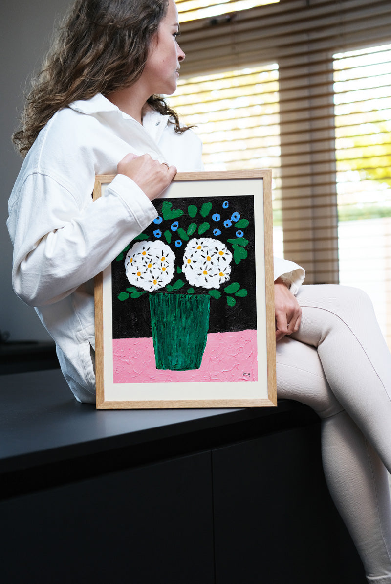 Madelen - Bouquet in green vase